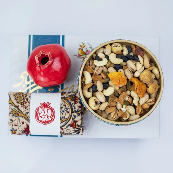 باکس-آجیل-یلدا-با-کاسه-آجیل-خوری-600x600